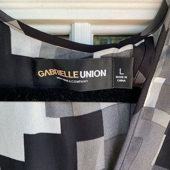 New York & Company Gabrielle Union Abstract Tie Blouse Size Large - Picture 2 of 8